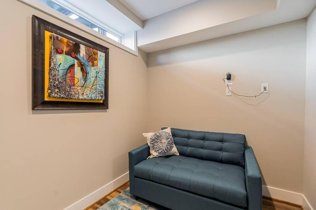 Bougainvillea Dc 2 Bedrooms 2 Bathrooms Plus Den With Twin Sofa Bed And Queen Sofa Bed In Living Room Washington Extérieur photo