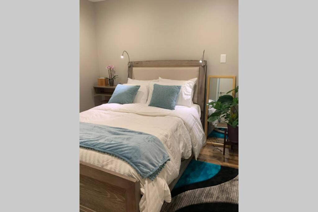 Bougainvillea Dc 2 Bedrooms 2 Bathrooms Plus Den With Twin Sofa Bed And Queen Sofa Bed In Living Room Washington Extérieur photo